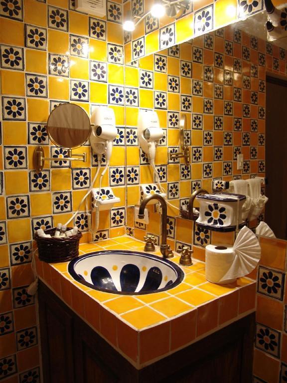 סאן מיגל דה אלנדה Casa Del Tio Hotel Boutique חדר תמונה Bathroom in Morocco