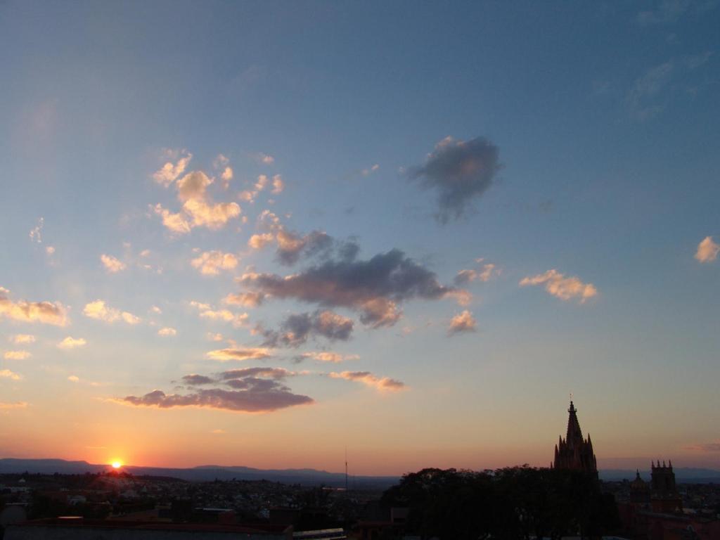 סאן מיגל דה אלנדה Casa Del Tio Hotel Boutique מראה חיצוני תמונה Sunset over the city